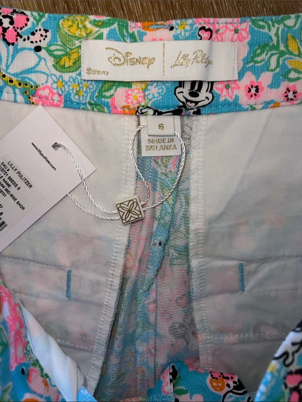 NWT Lilly Pulitzer + Disney Callahan Mid-Rise Short Lilly Hearts Disney - Picture 7 of 10